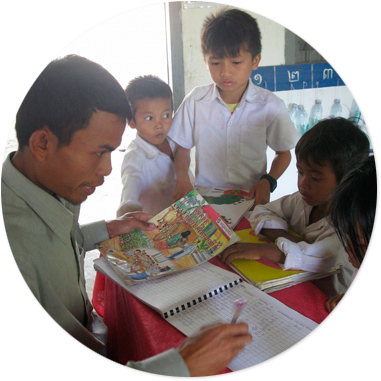 カンボジアで、みんなでつくる小学校の図書室 New Project 01 住民参加による図書館運営事業