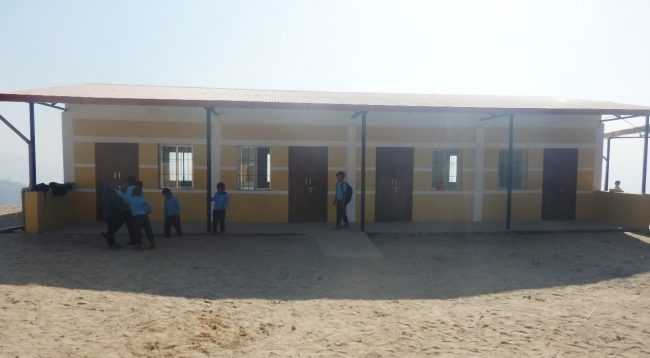 皆さまからの暖かいご支援で建設が叶った2教室の校舎です