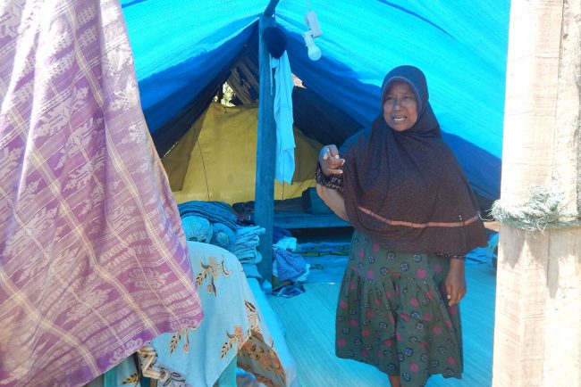 インドネシア地震・被災者が暮らすテントの中