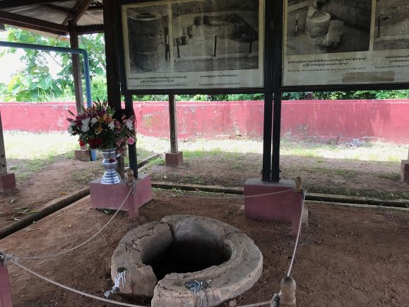 ミャンマー古代民族ピュー民族のお墓（特殊階級の方々用）