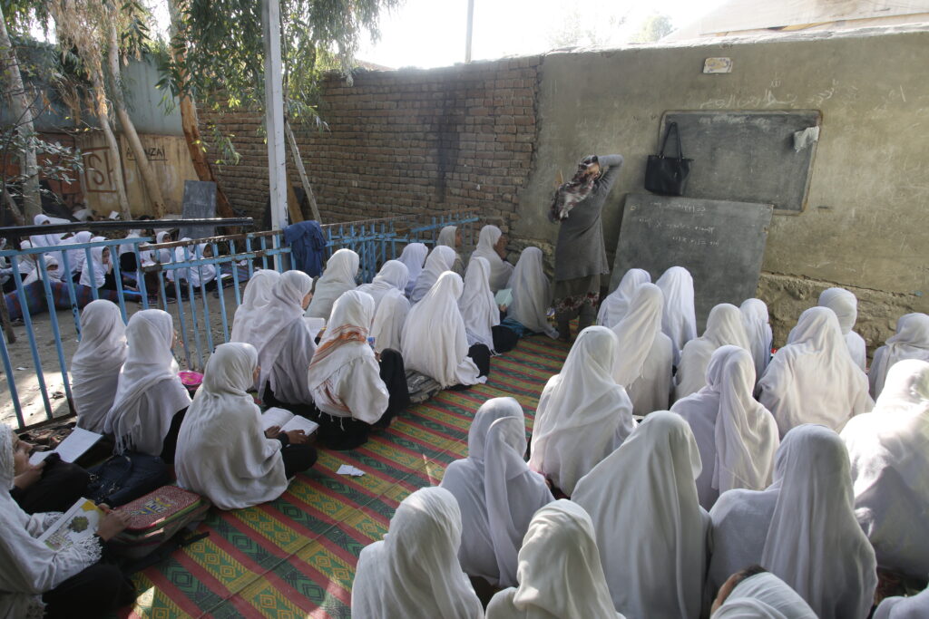 アフガニスタン アフガニスタンで、学校に行けない子どものためのCBE (Community Based Education)事業を開始しました（ユニセフ協働事業 ）  | お知らせ | 公益社団法人 シャンティ国際ボランティア会(SVA)